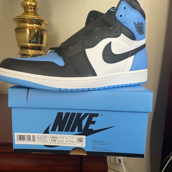 AIR JORDAN RETRO 1 UNC Size 10.5 - Picture 4 of 7
